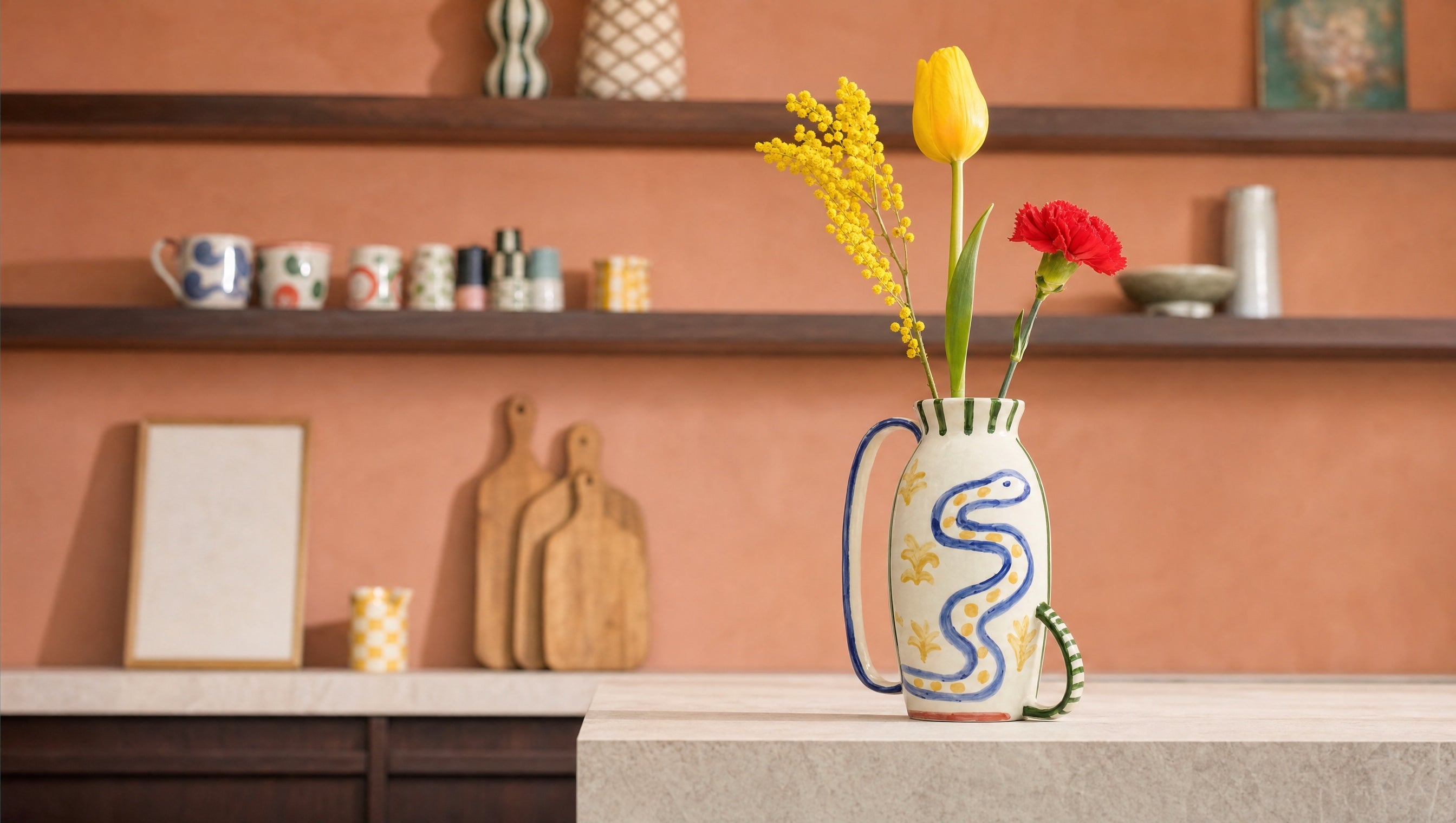 Vases peints main Bordeaux : vase Klevering Patch Tulipes et vase Picasso Serax, bouquets fleurs séchées et fraîches — ÂME fleuriste et magasin de décoration à Bordeaux