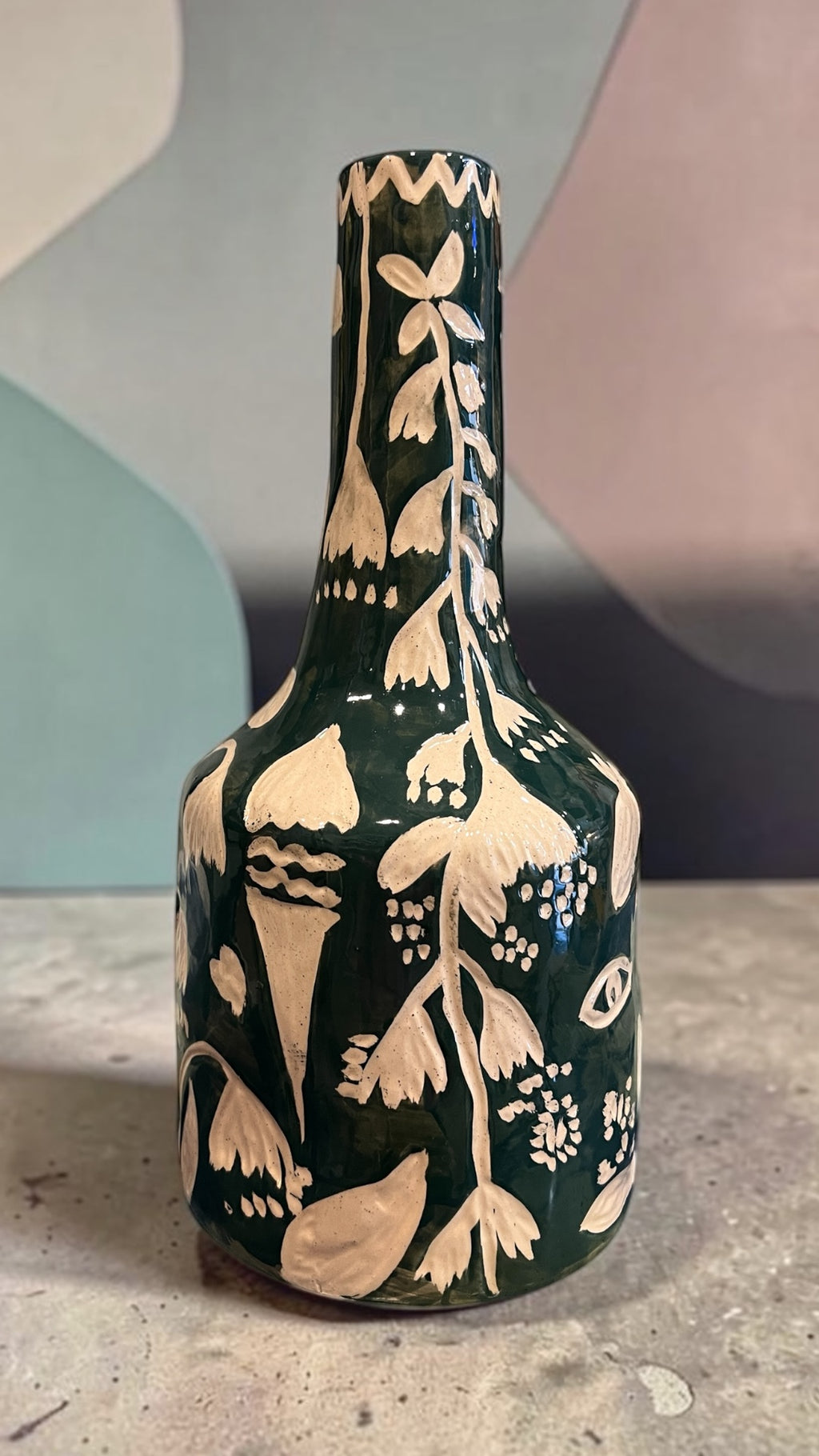 Grand vase vert by Axelle Delhaye