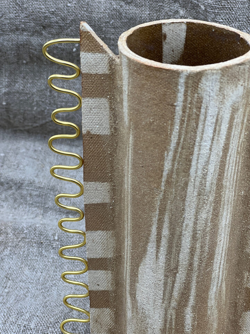 VASE TERRE MÊLÉE ET LAITON by LEOMIH - photo 2