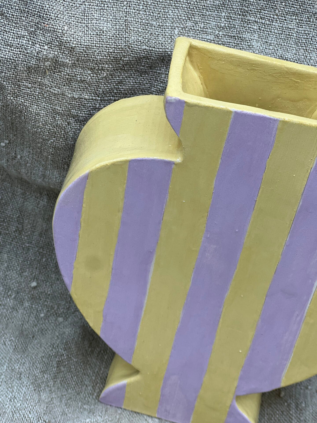 VASE RAYURES LILAS ET JAUNE by JONQUIL ATELIER - photo 3