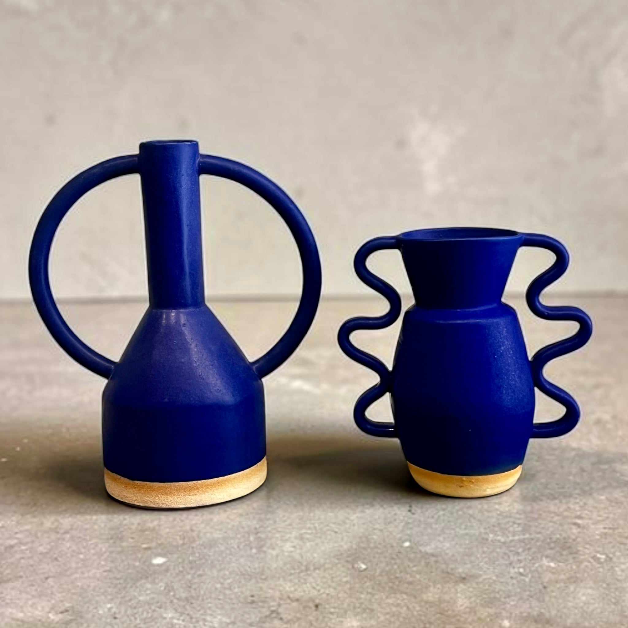 Grand Vase Double Anses Bleu Cobalt by Sophie Alda