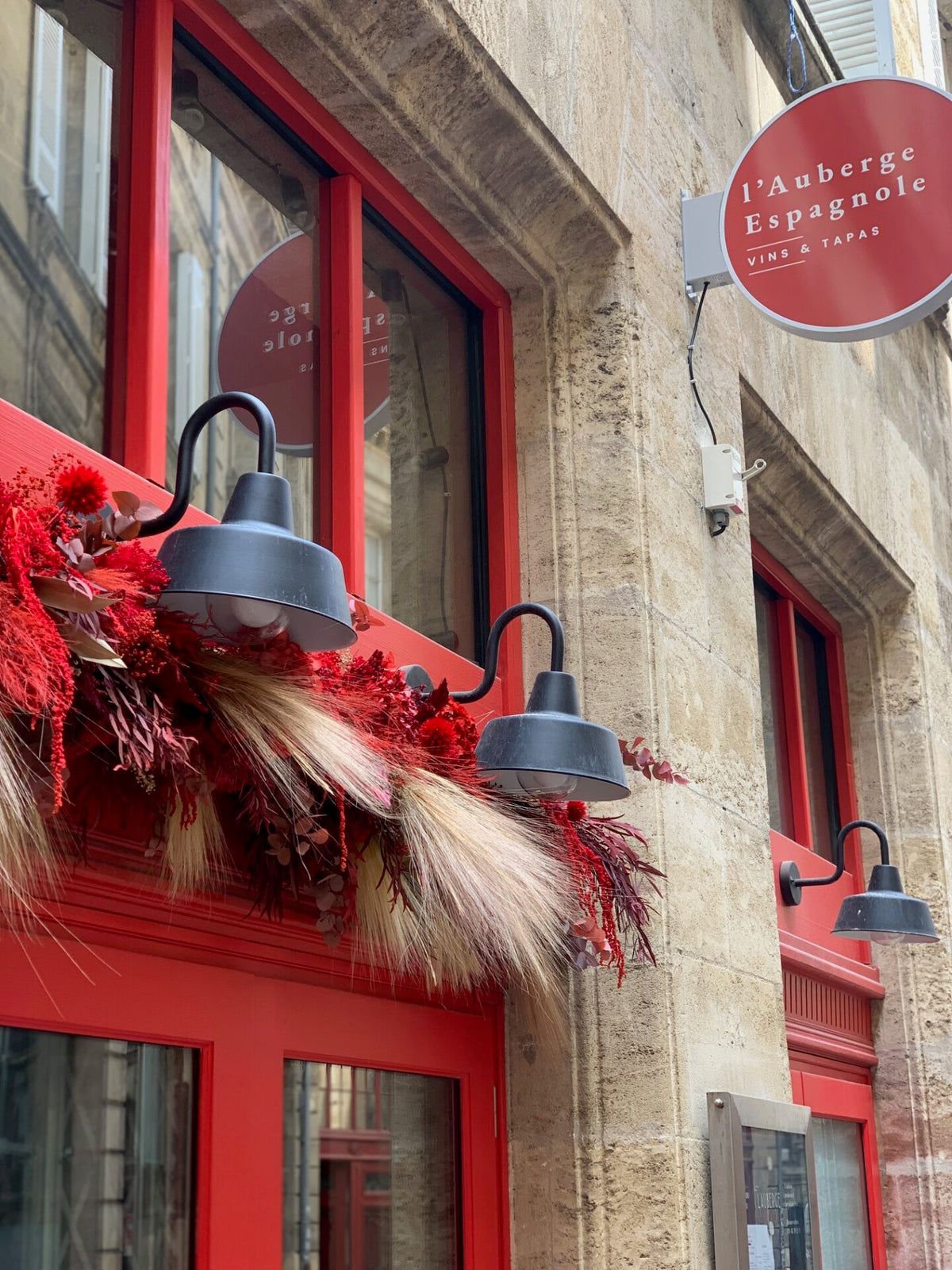 L'Auberge Espagnole — Bordeaux — végétalisation façade restaurant — Âme Bordeaux fleuriste