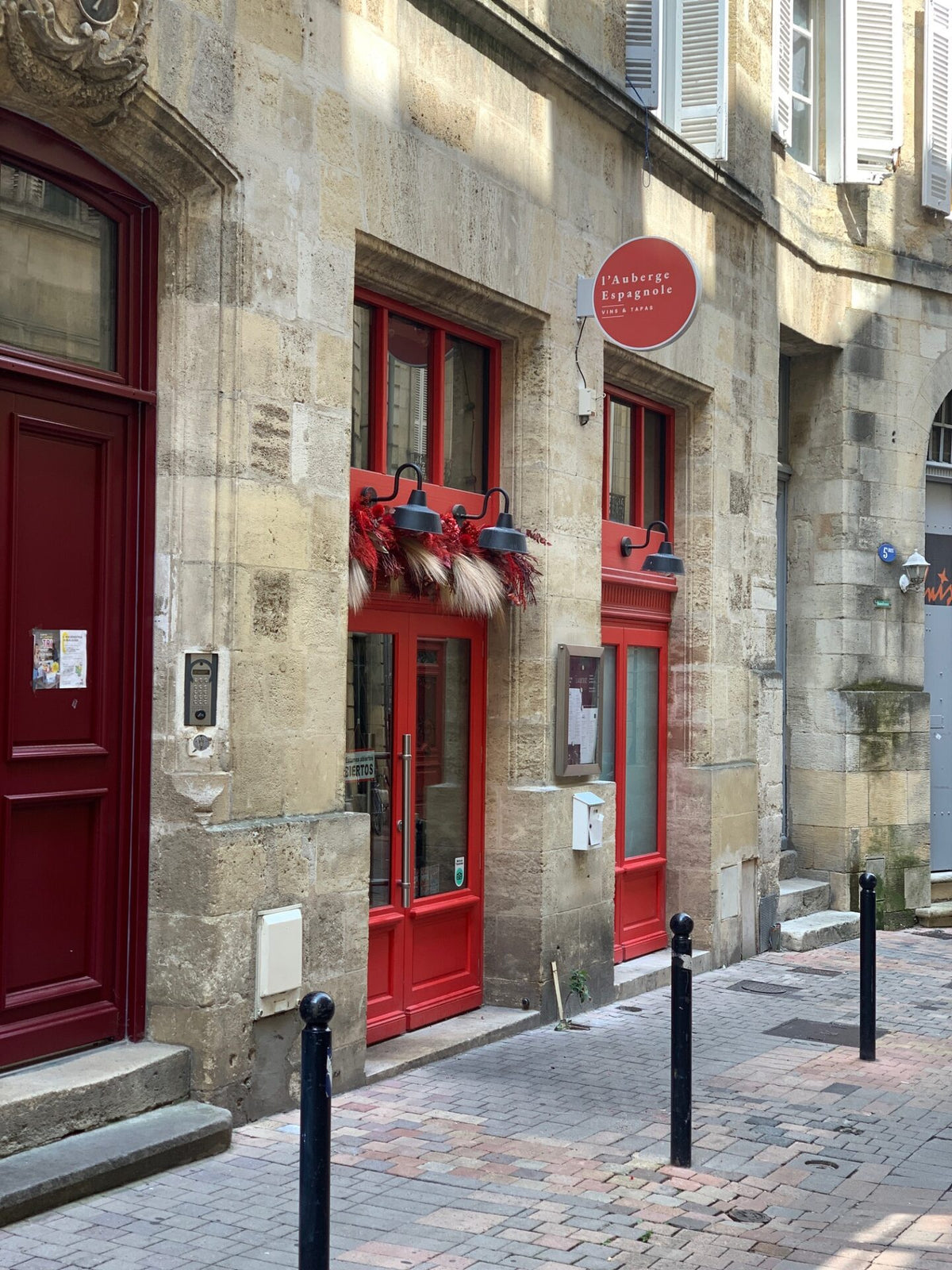 L'Auberge Espagnole — Bordeaux — végétalisation façade restaurant — Âme Bordeaux fleuriste