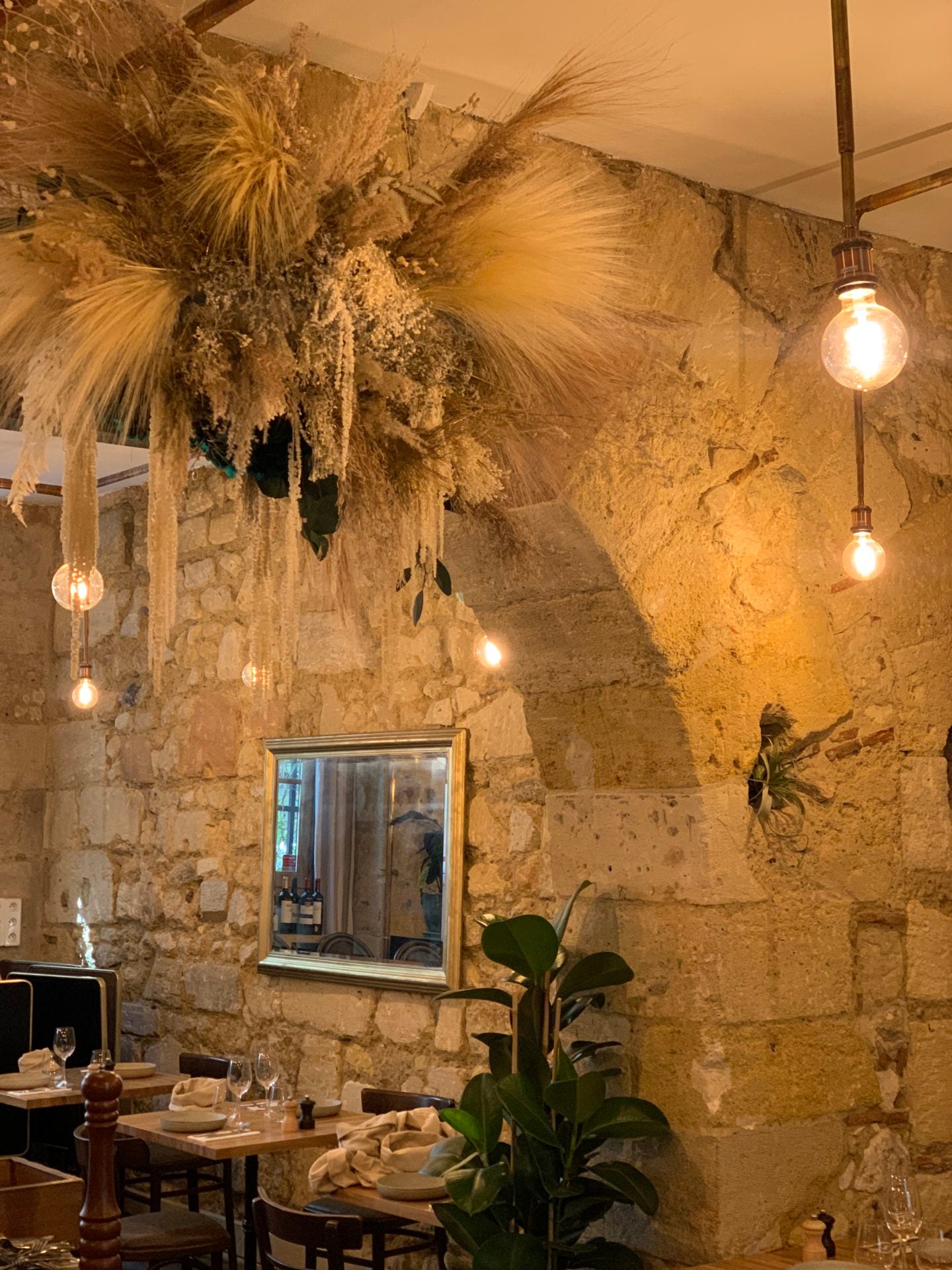 Brutus — Bordeaux — suspension florale restaurant — Âme Bordeaux fleuriste