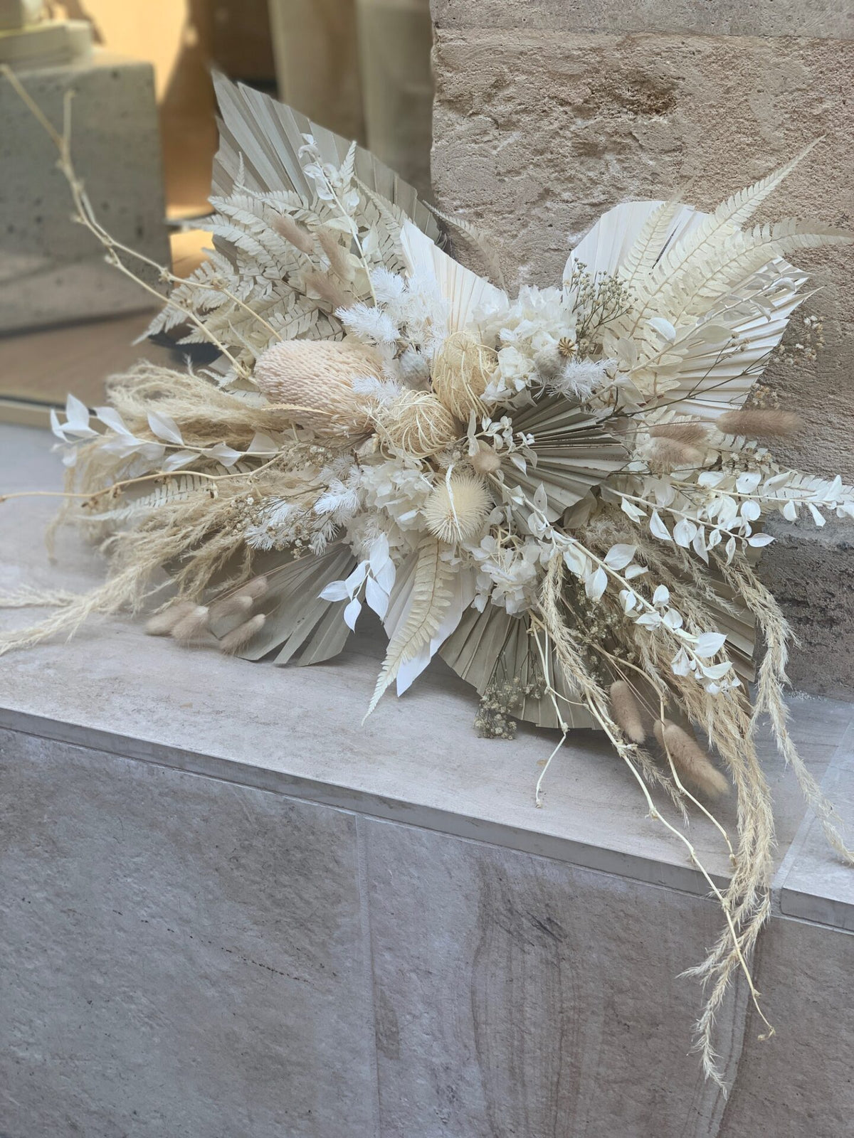 La Robe Blonde — Vitrine et Boutique — décoration florale boutique — Âme Bordeaux fleuriste