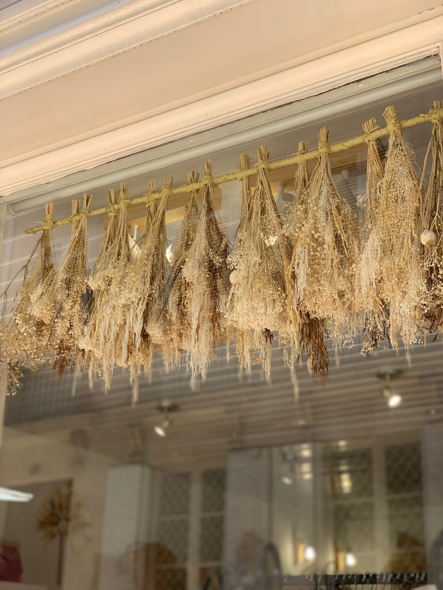 La Robe Blonde — Vitrine et Boutique — décoration florale boutique — Âme Bordeaux fleuriste