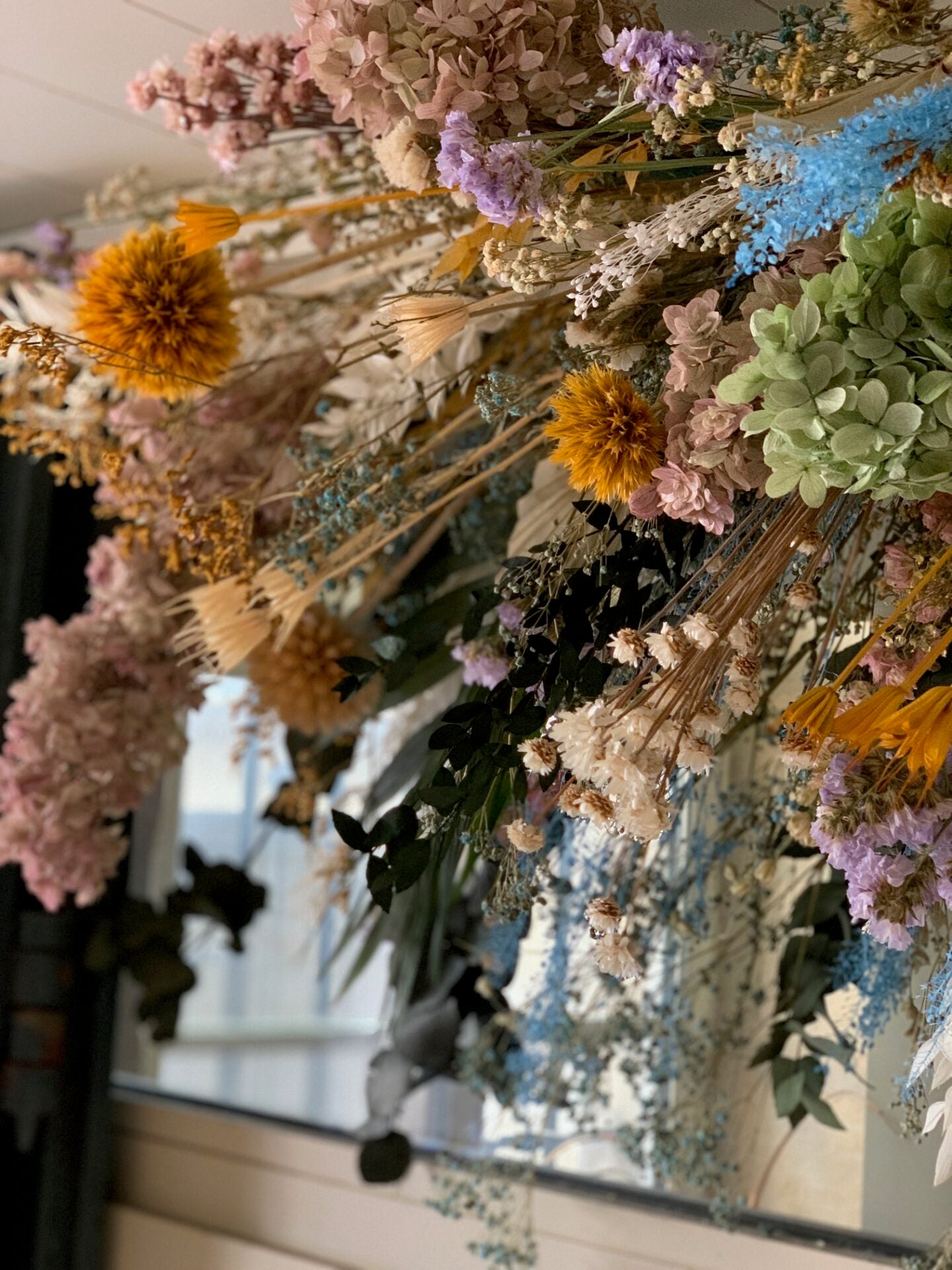 Madame Pang × St-Germain — végétalisation façade événement — Âme Bordeaux fleuriste
