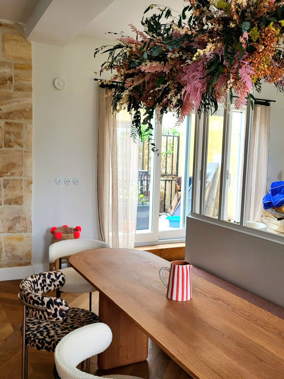 Showroom Mouty — Bordeaux — nuage suspendu showroom — Âme Bordeaux fleuriste