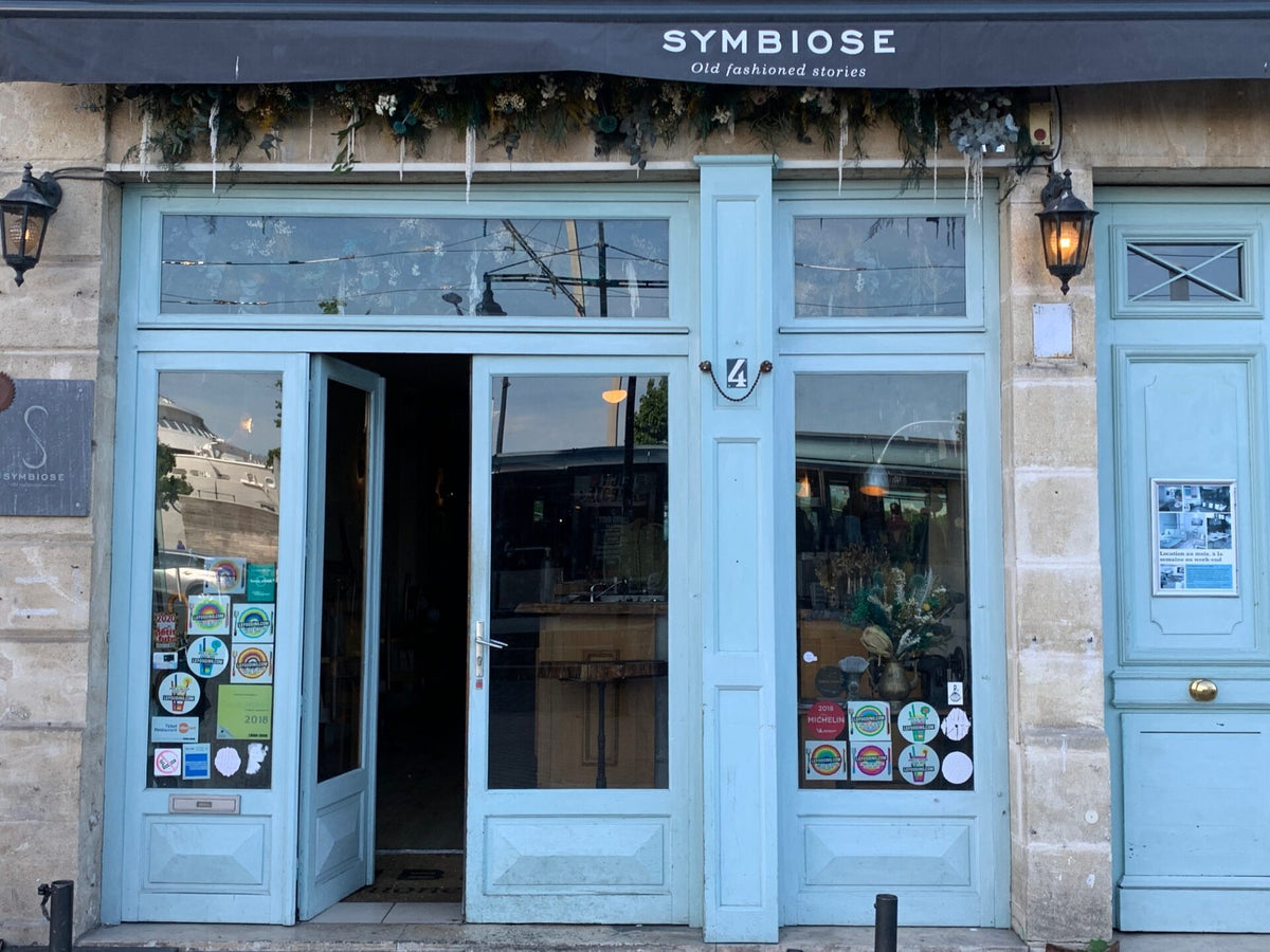 Symbiose — Bordeaux — suspension florale restaurant — Âme Bordeaux fleuriste