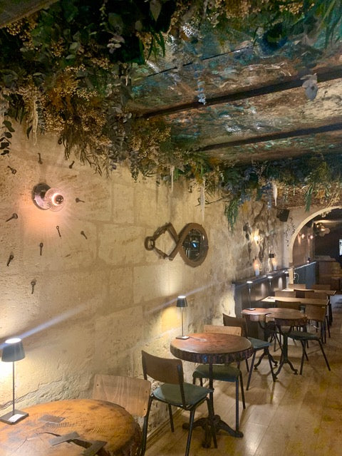 Symbiose — Bordeaux — suspension florale restaurant — Âme Bordeaux fleuriste