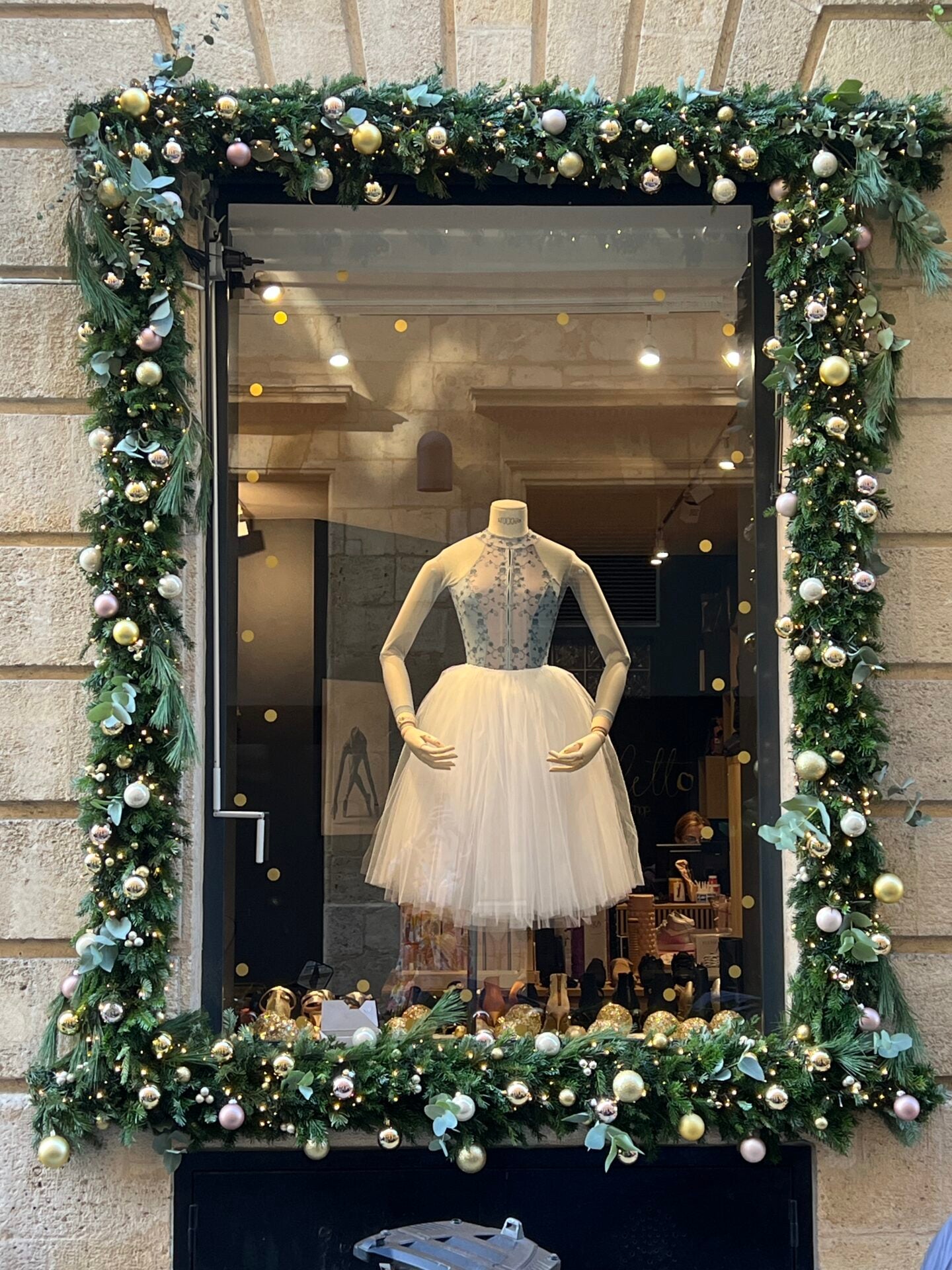 Vitrine de Noël Balletto Dance Shop — Bordeaux — Âme Bordeaux fleuriste