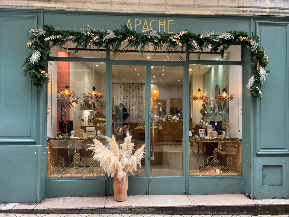 Vitrine de Noël Apache — Bordeaux — Âme Bordeaux fleuriste