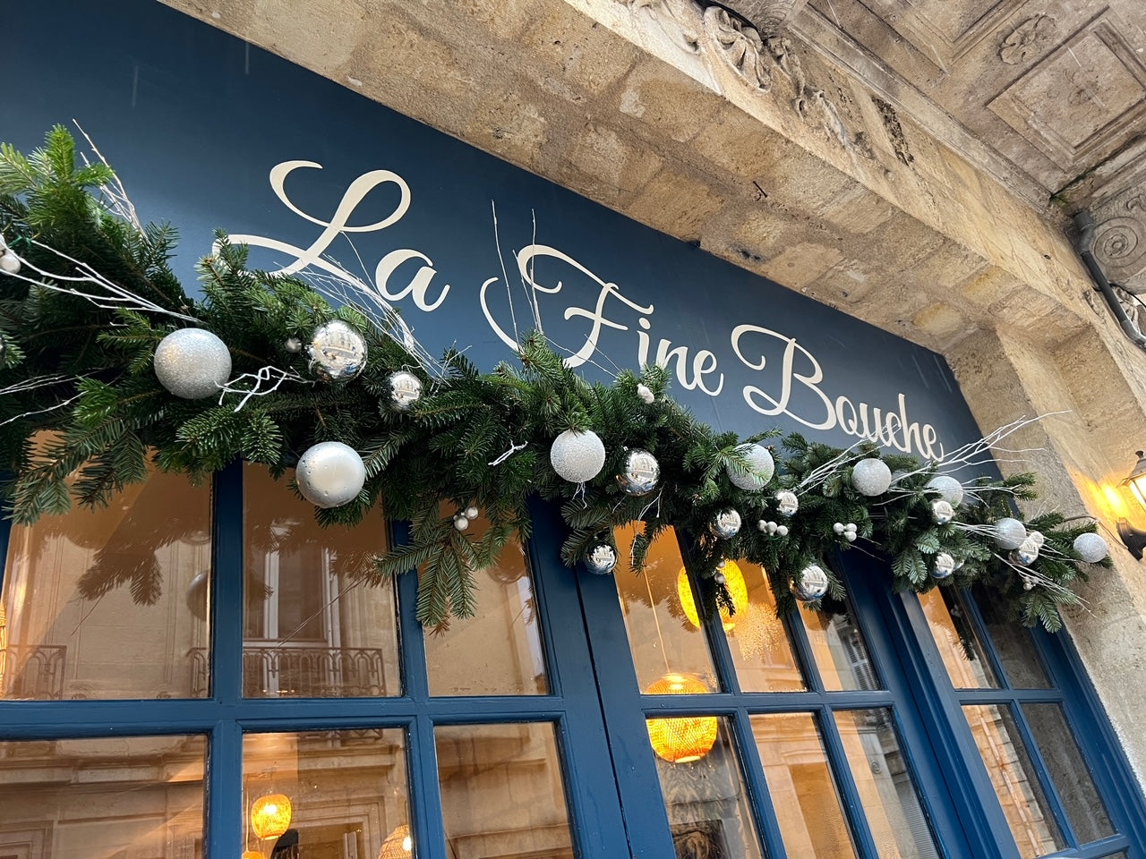 Vitrine de Noël Thibaut Trepeau — Bordeaux — Âme Bordeaux fleuriste