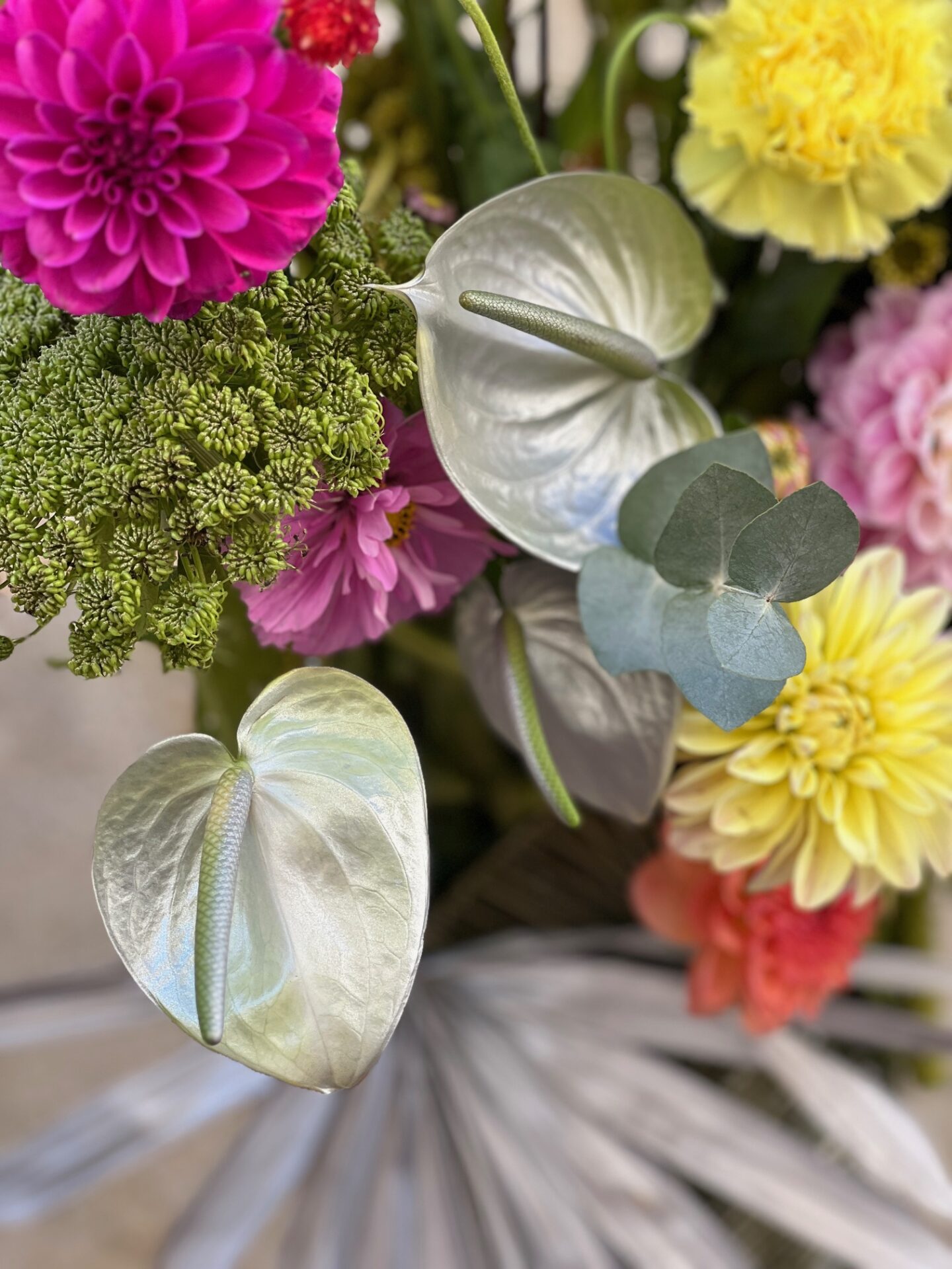 oui madame composition florale disco boule à facettes âme bordeaux fleuriste bordeaux